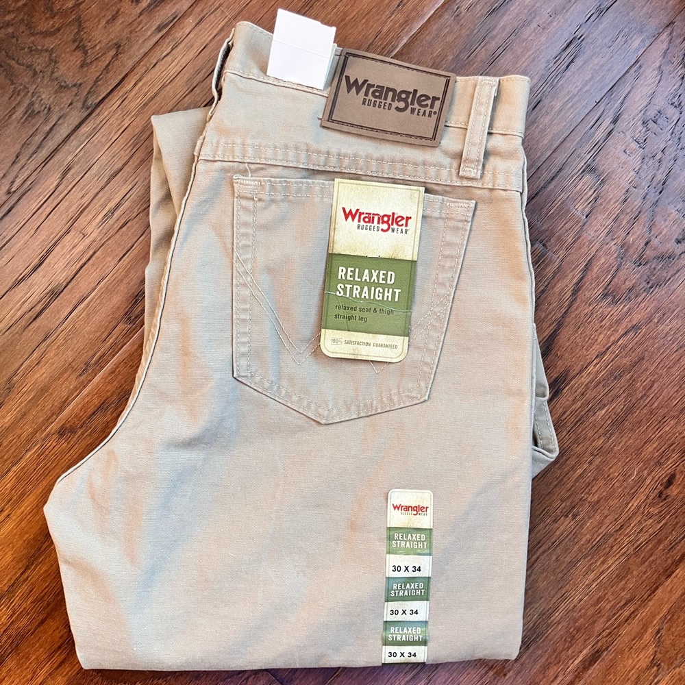 Men’s Wrangler relaxed fit khaki jeans
